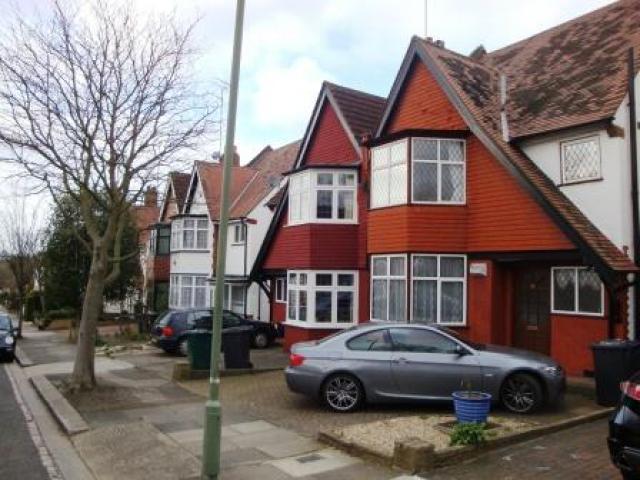 			WHOLE HOUSE & GARDEN NEW INSTRUCTION, 3 Bedroom, 1 bath, 1 reception House			 Cyprus Avenue, FINCHLEY CENTRAL